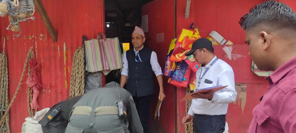 सूर्योदयमा बजार अनुगमन, ३१ हजारको बरामद