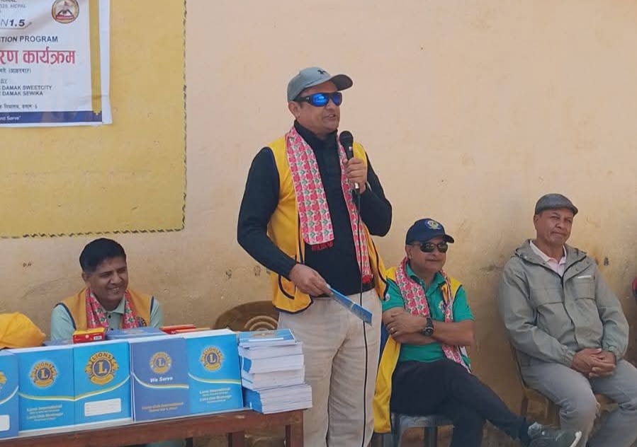 लाइन्स क्लब इन्टरनेशनल द्वारा जनकल्याणमा  शैक्षिक सामग्री वितरण