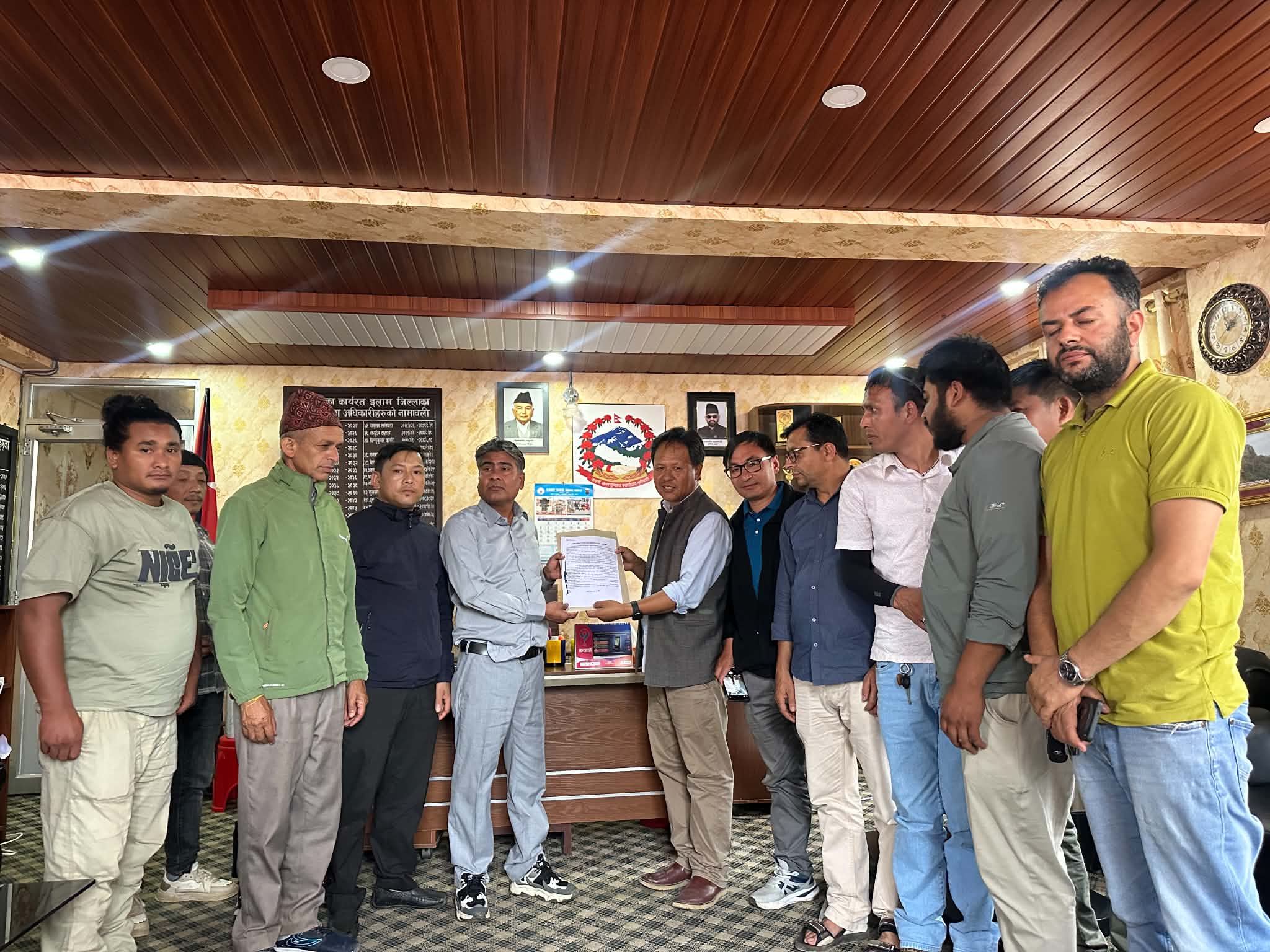 इलाममा विद्युत कटौतीले चिया तथा दुग्ध उद्योग प्रभावित, उद्योगीद्वारा ज्ञापनपत्र