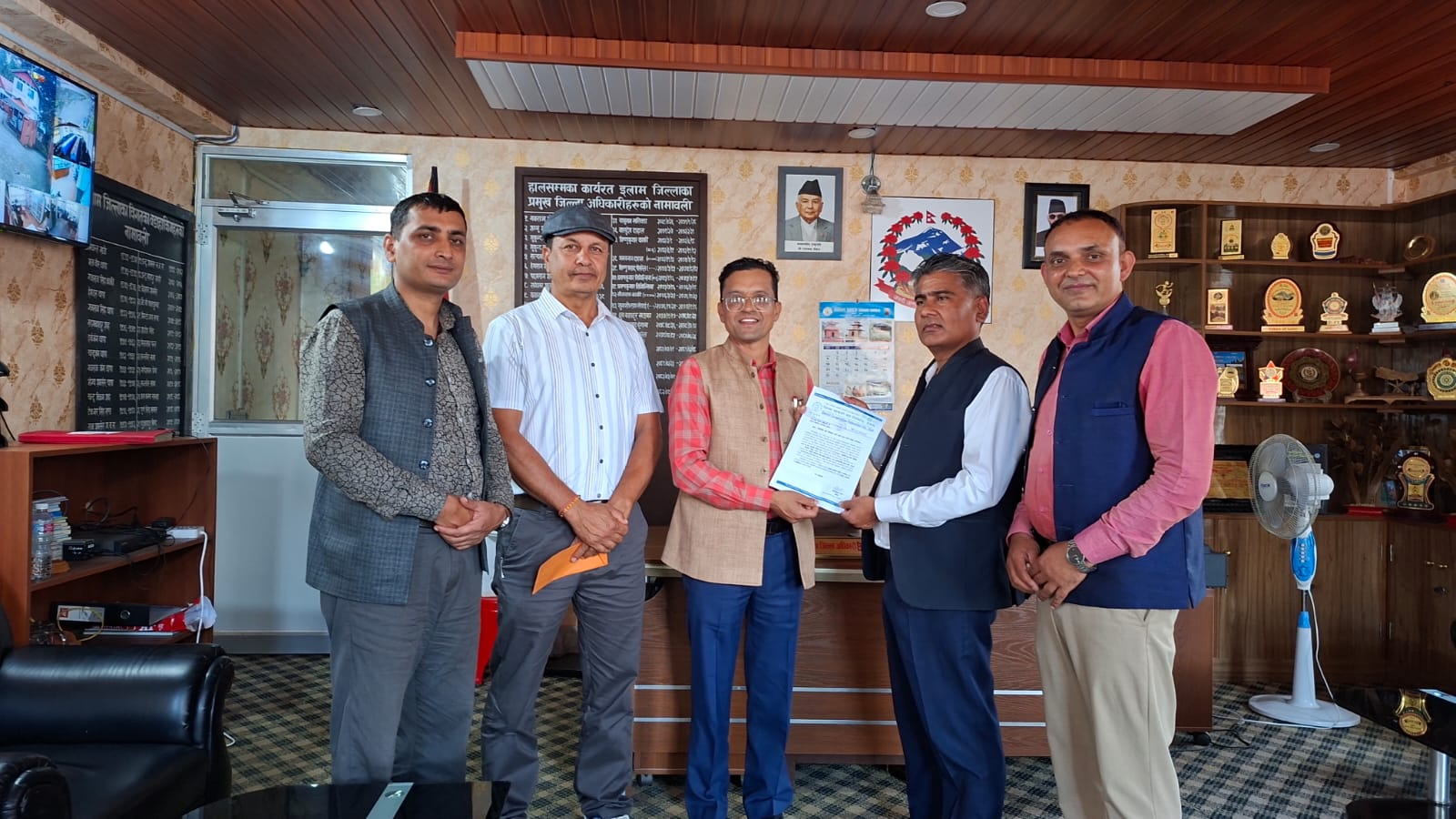 भोटेकोशी बाढीपीडितका लागि इलामका सहकारीबाट ६ लाख ४० हजार सहयोग
